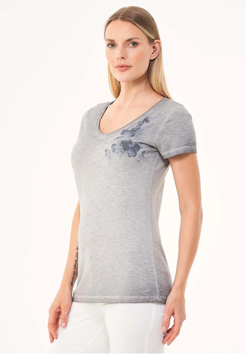 Garment Dyed T-Shirt aus Bio-Baumwolle mit Print