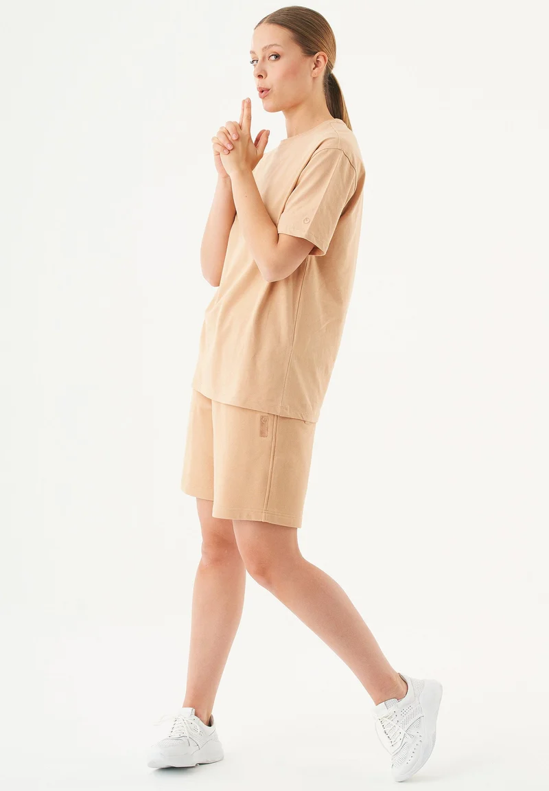 SHEYMA Sweatshorts aus Bio-Baumwolle
