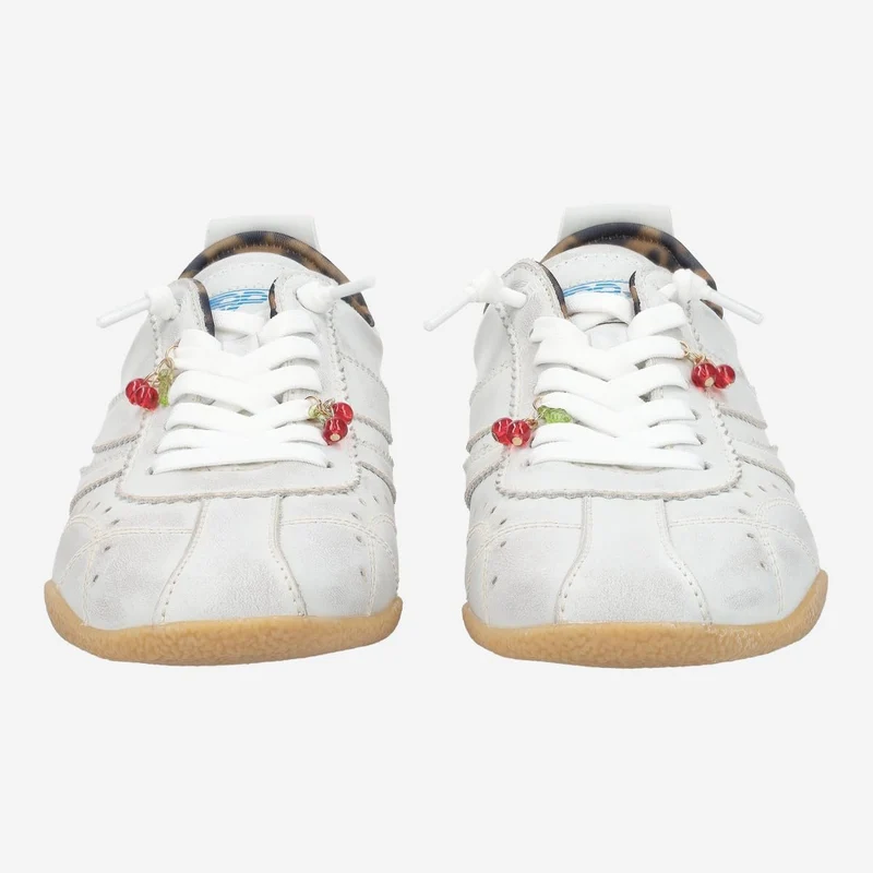 Sneaker mit Kirschen