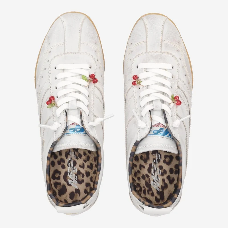 Sneaker mit Kirschen