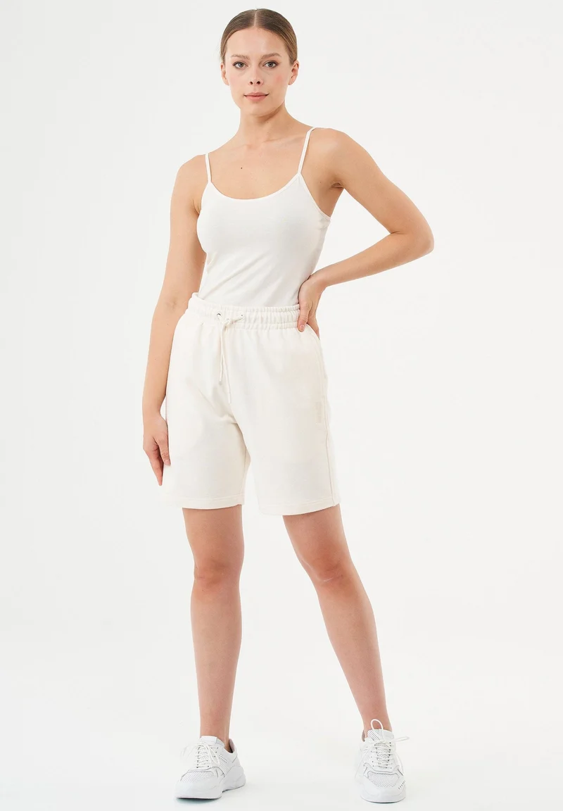 SHEYMA Sweatshorts aus Bio-Baumwolle