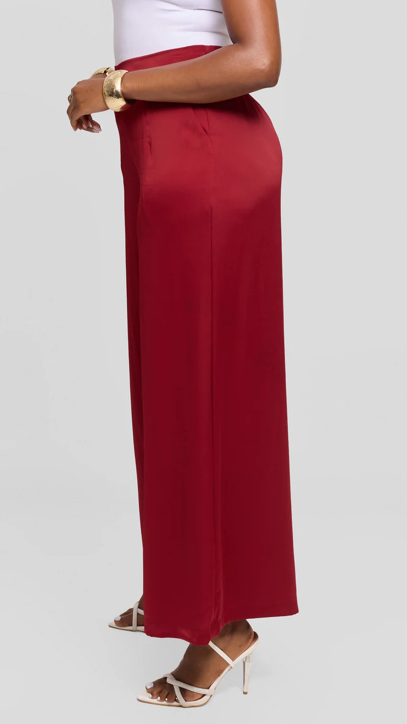 Vivo Wide Leg Pants in Textured Satin - Dark Red