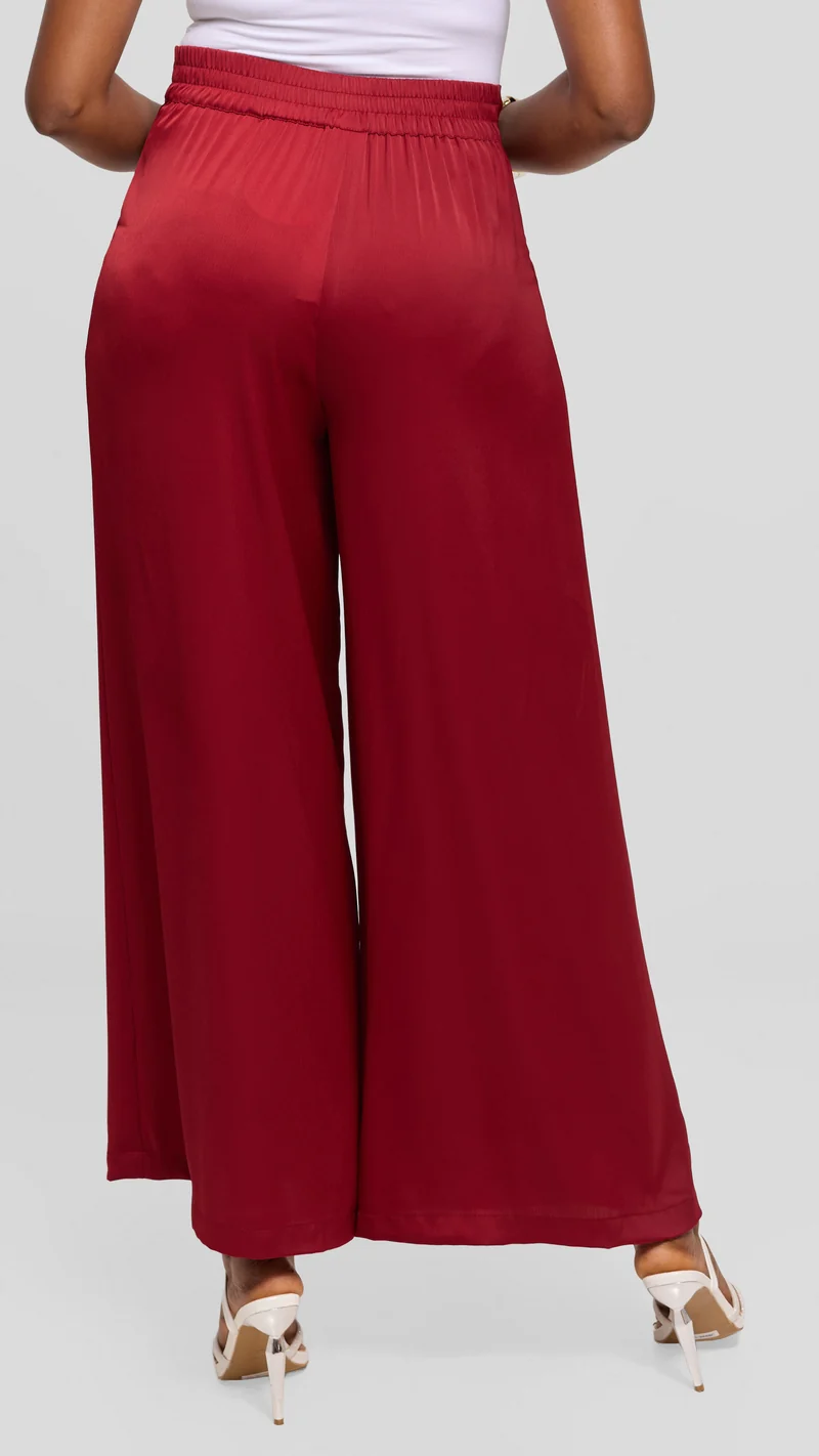 Vivo Wide Leg Pants in Textured Satin - Dark Red