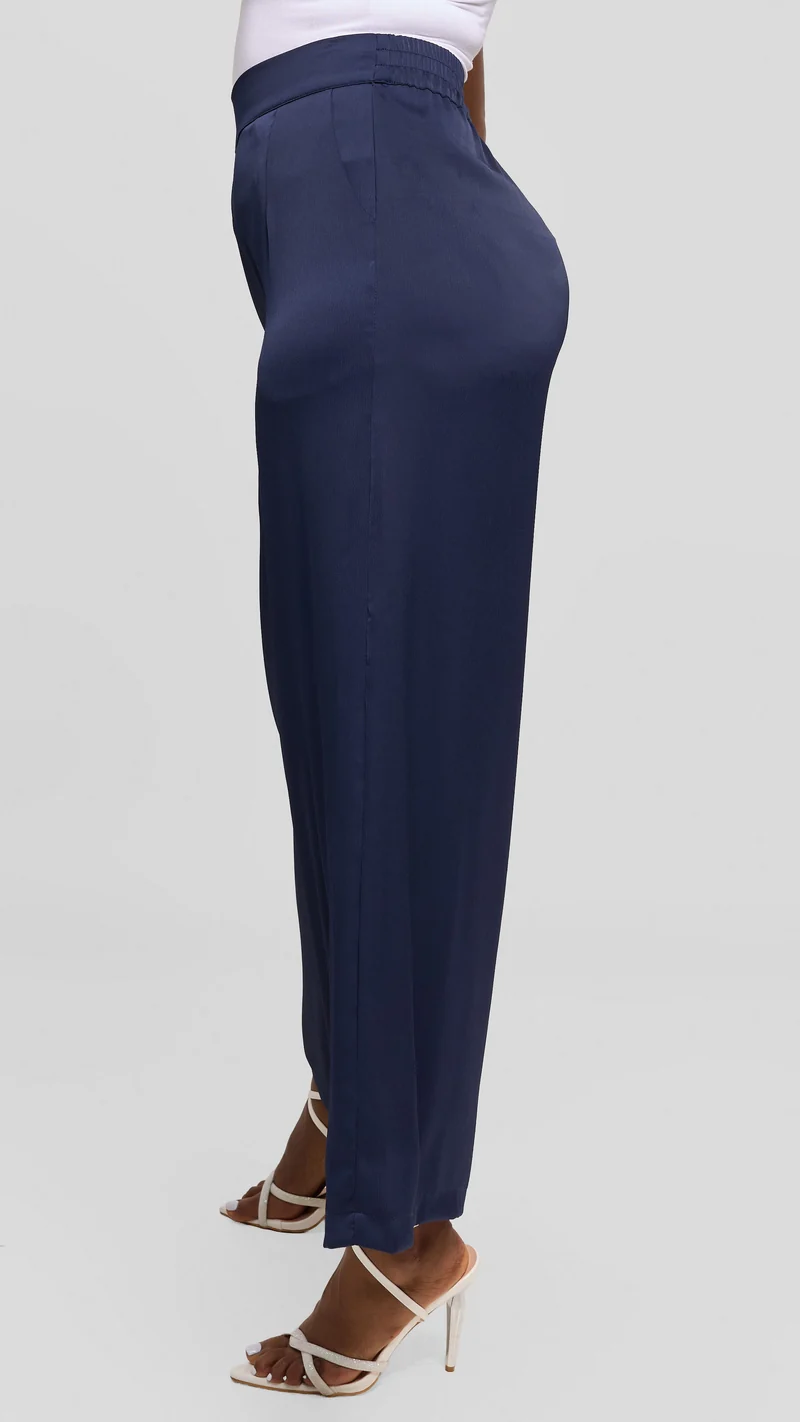 Vivo Wide Leg Pants in Textured Satin - Navy Blue