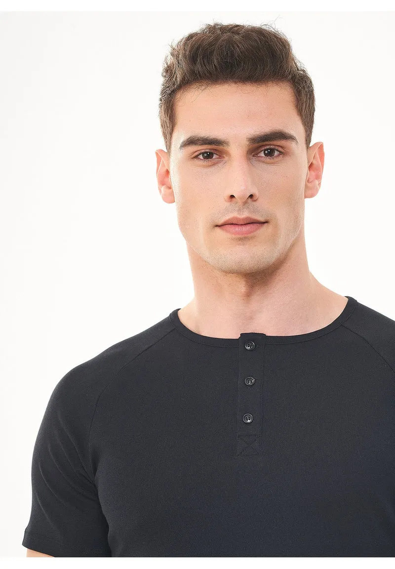 Henley-Shirt aus Bio-Baumwolle mit Raglanärmeln