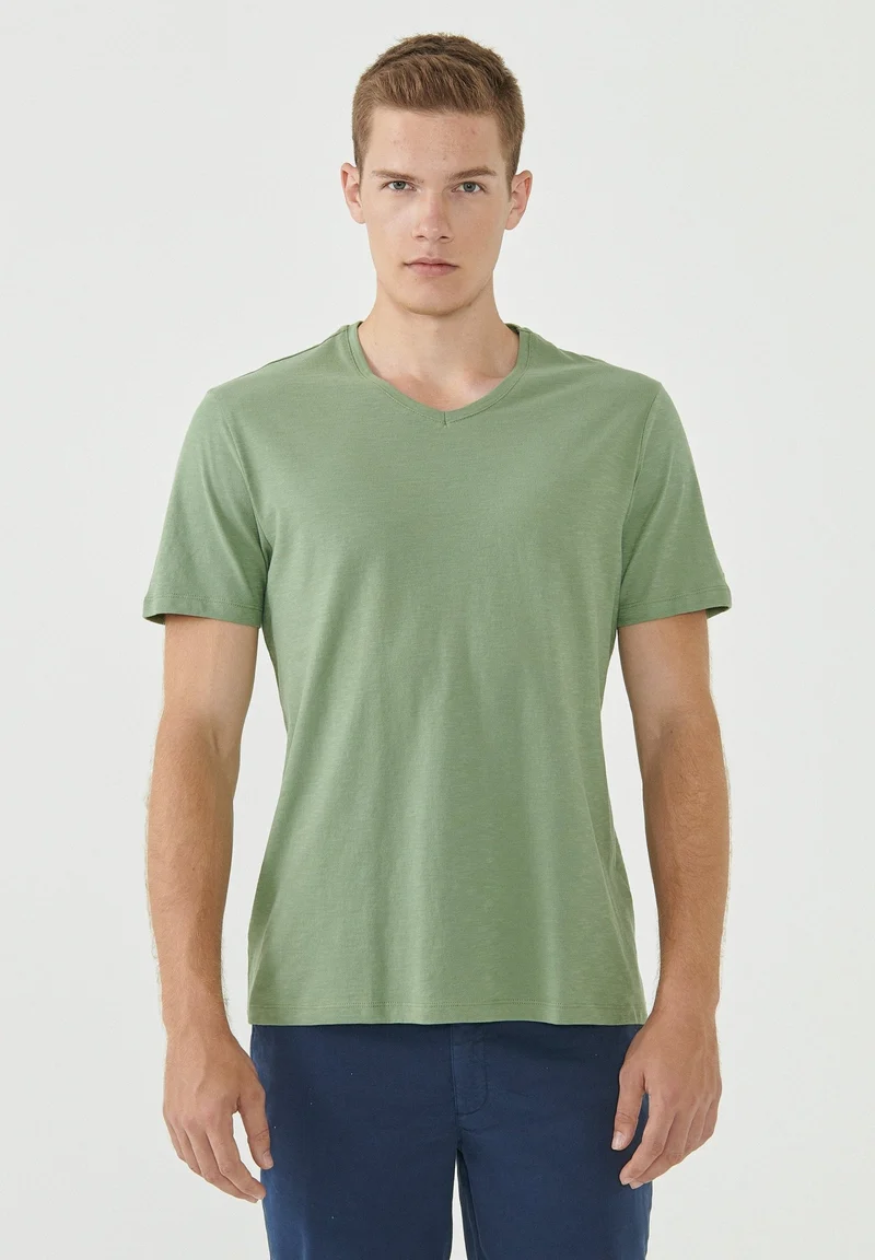 Basic T-Shirt aus Bio-Baumwolle mit V-Ausschnitt