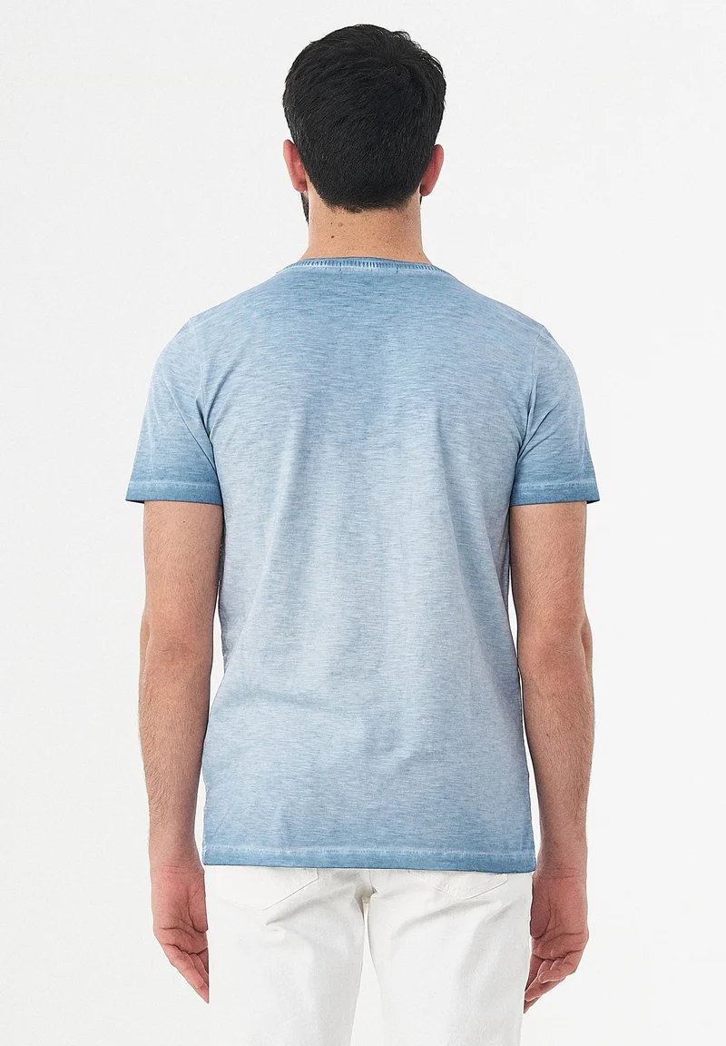 Garment Dyed T-Shirt aus Bio-Baumwolle mit Print