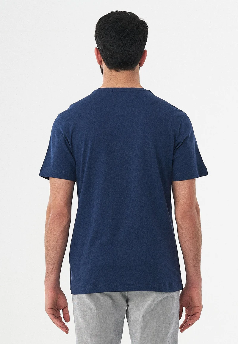 T-Shirt aus Bio-Baumwolle und Leinen mit Brusttasche