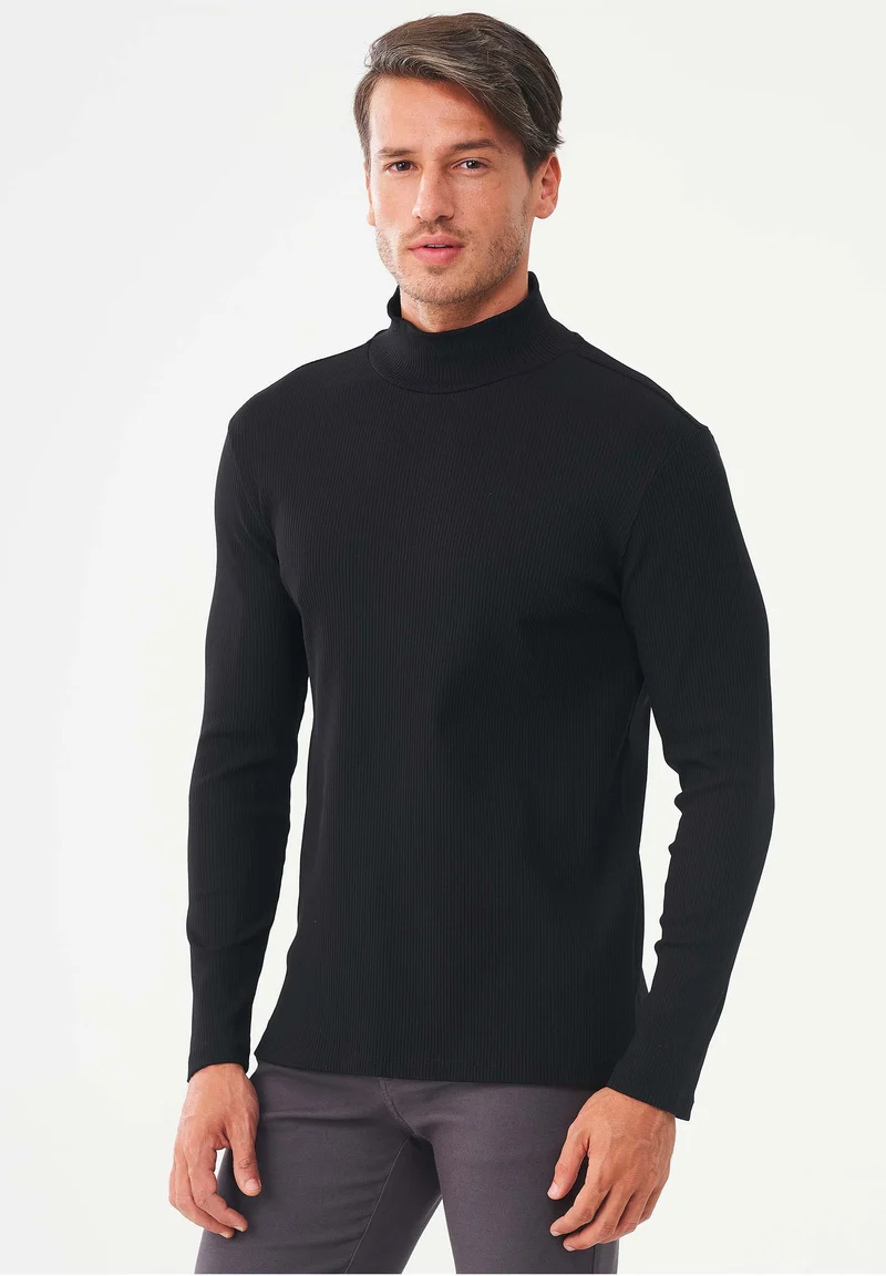 Geripptes Langarmshirt aus Bio-Baumwolle mit Rollkragen