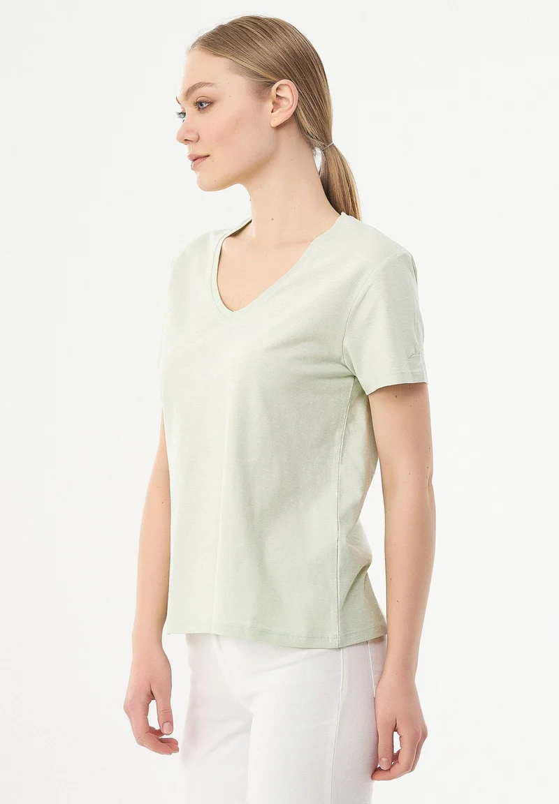 Basic T-Shirt aus Bio-Baumwolle mit V-Ausschnitt