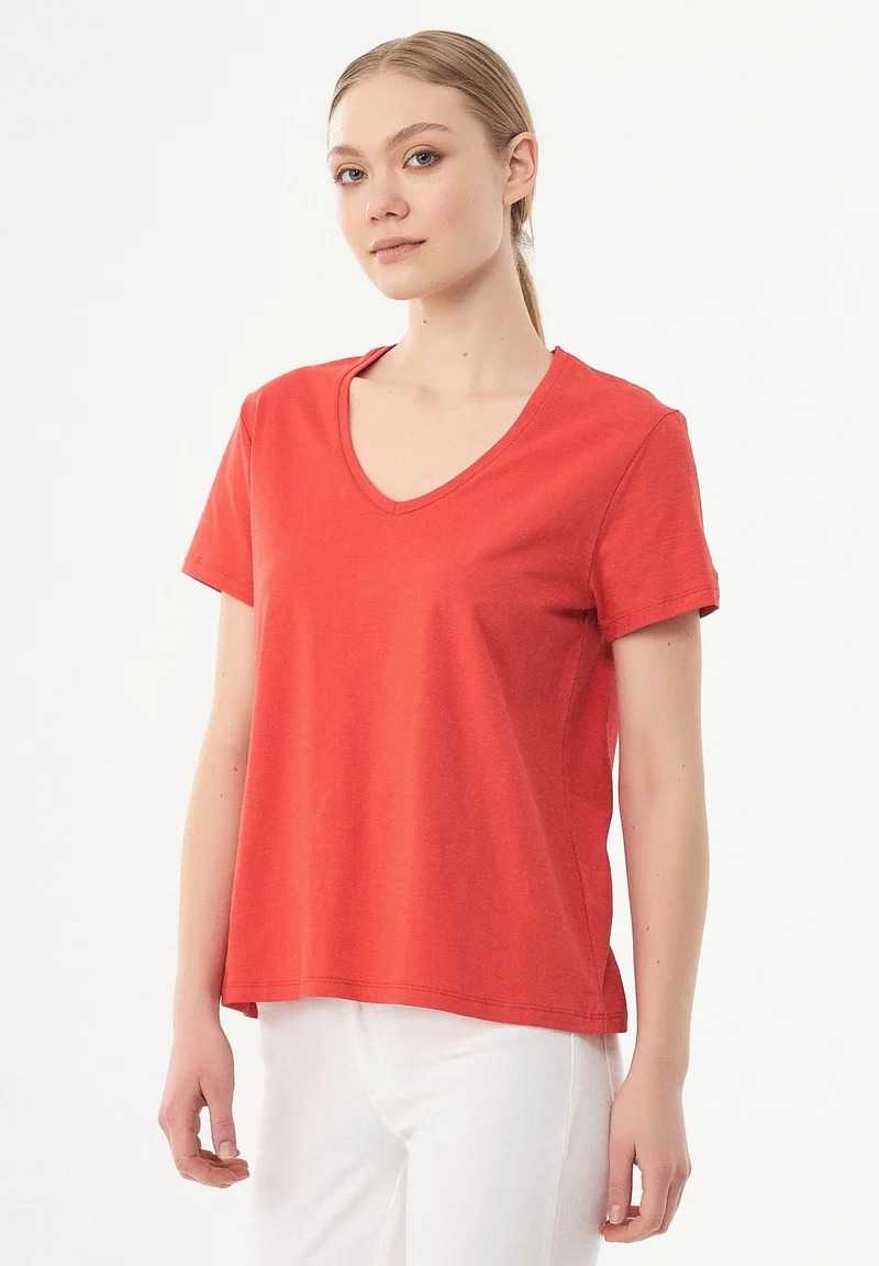 Basic T-Shirt aus Bio-Baumwolle mit V-Ausschnitt