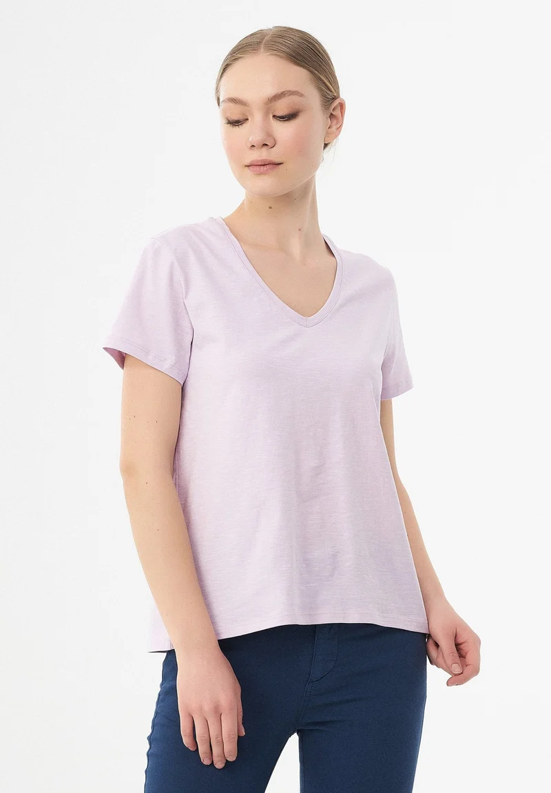 Basic T-Shirt aus Bio-Baumwolle mit V-Ausschnitt
