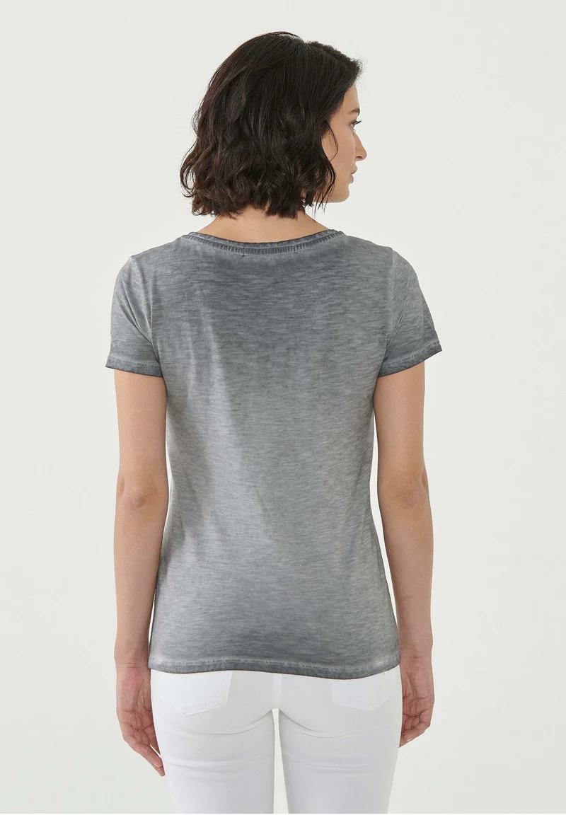 Garment Dyed T-Shirt aus Bio-Baumwolle mit Fahrrad-Print