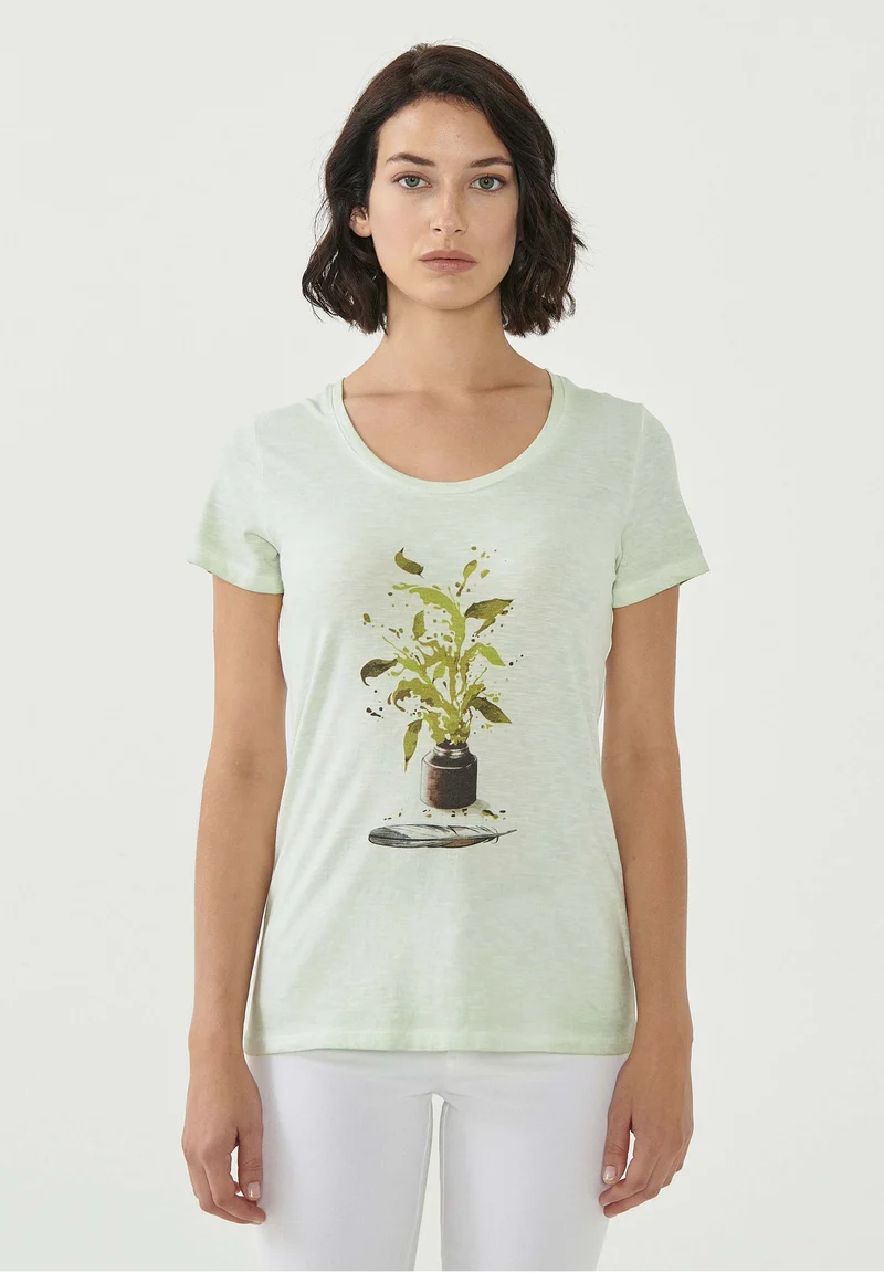 Garment Dyed T-Shirt aus Bio-Baumwolle mit Pflanzen-Print