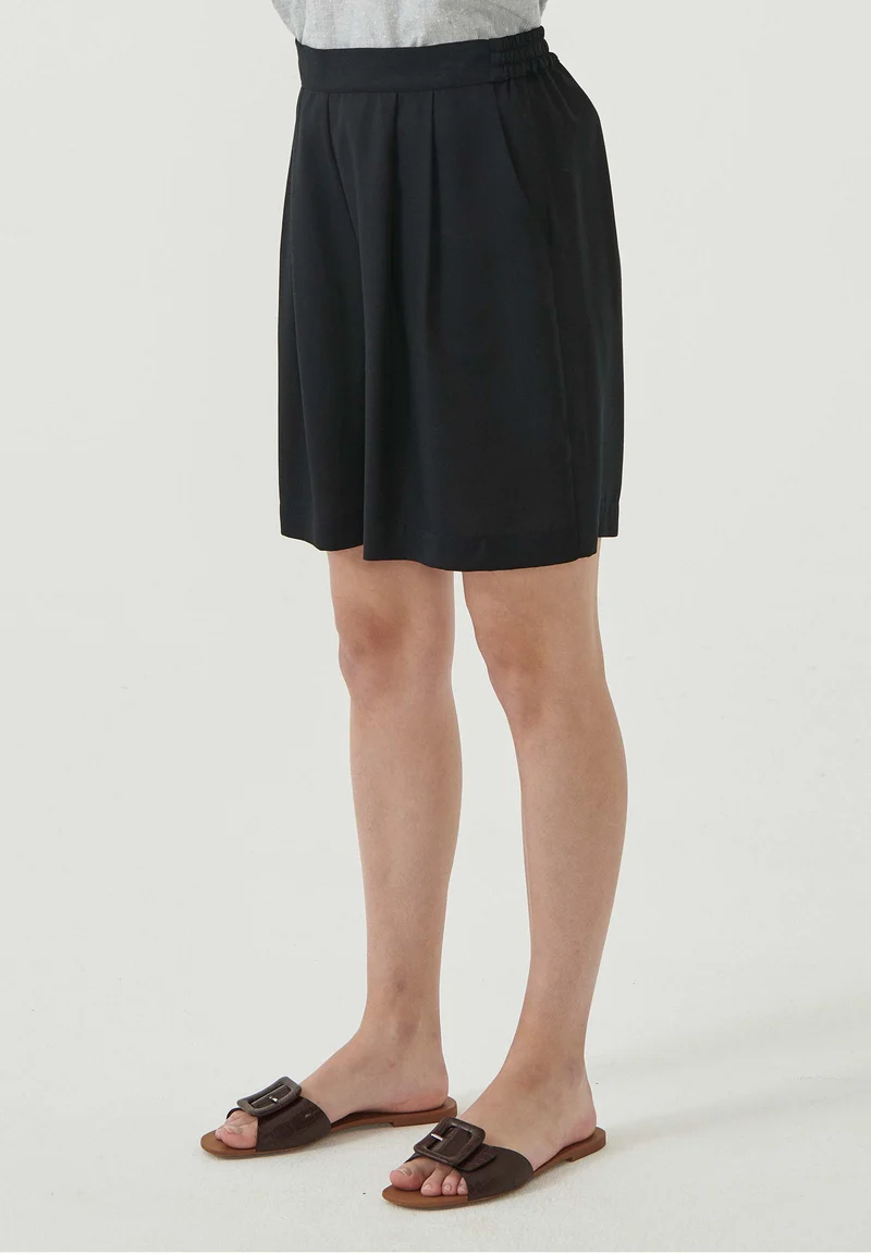 Shorts aus TENCEL™ Lyocell mit Falten