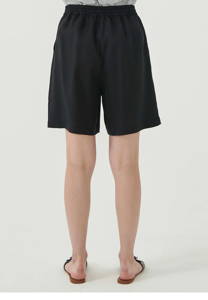 Shorts aus TENCEL™ Lyocell mit Falten