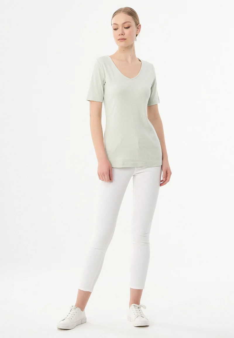 Geripptes T-Shirt aus Bio-Baumwolle mit V-Ausschnitt