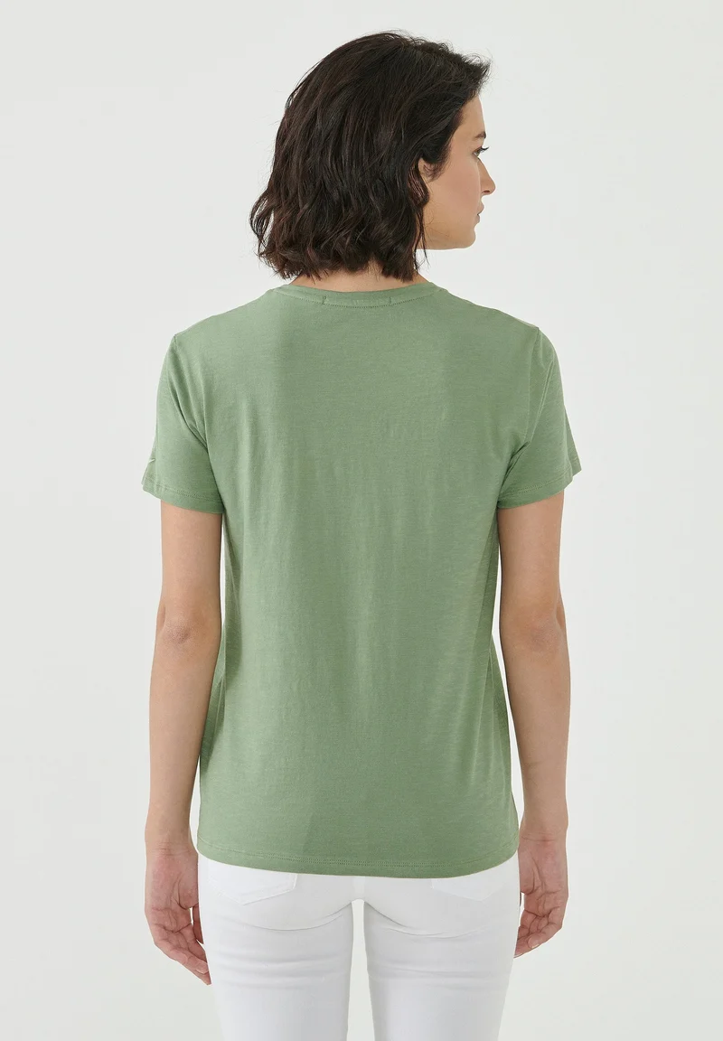 Basic T-Shirt aus Bio-Baumwolle mit V-Ausschnitt