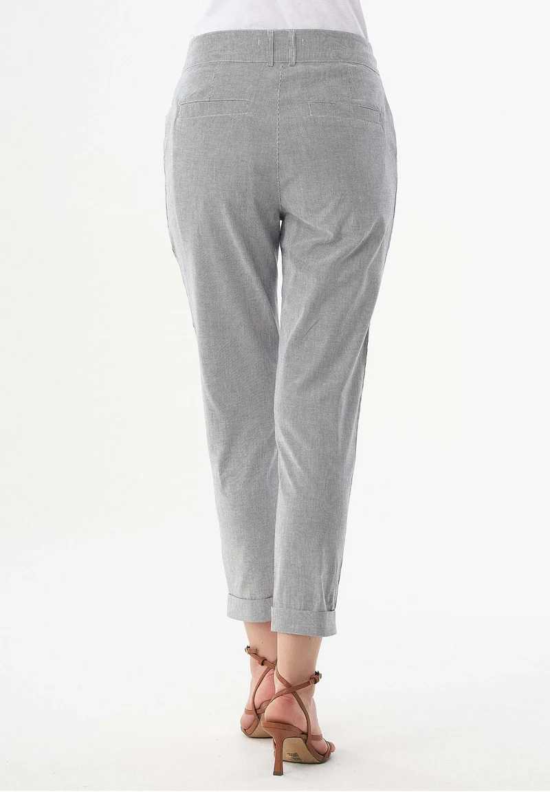 Karottenhose aus Bio-Baumwolle mit Streifenmuster