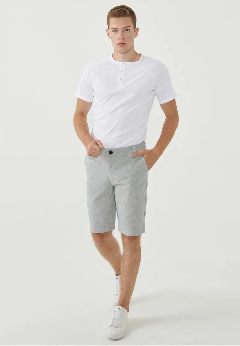 Slim Chino-Shorts aus Bio-Baumwolle mit Streifenmuster