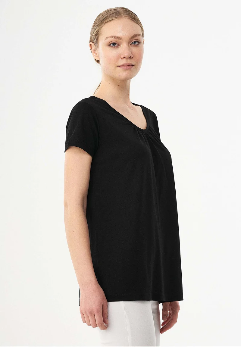 T-Shirt aus REPREVE® und LENZING™ ECOVERO™