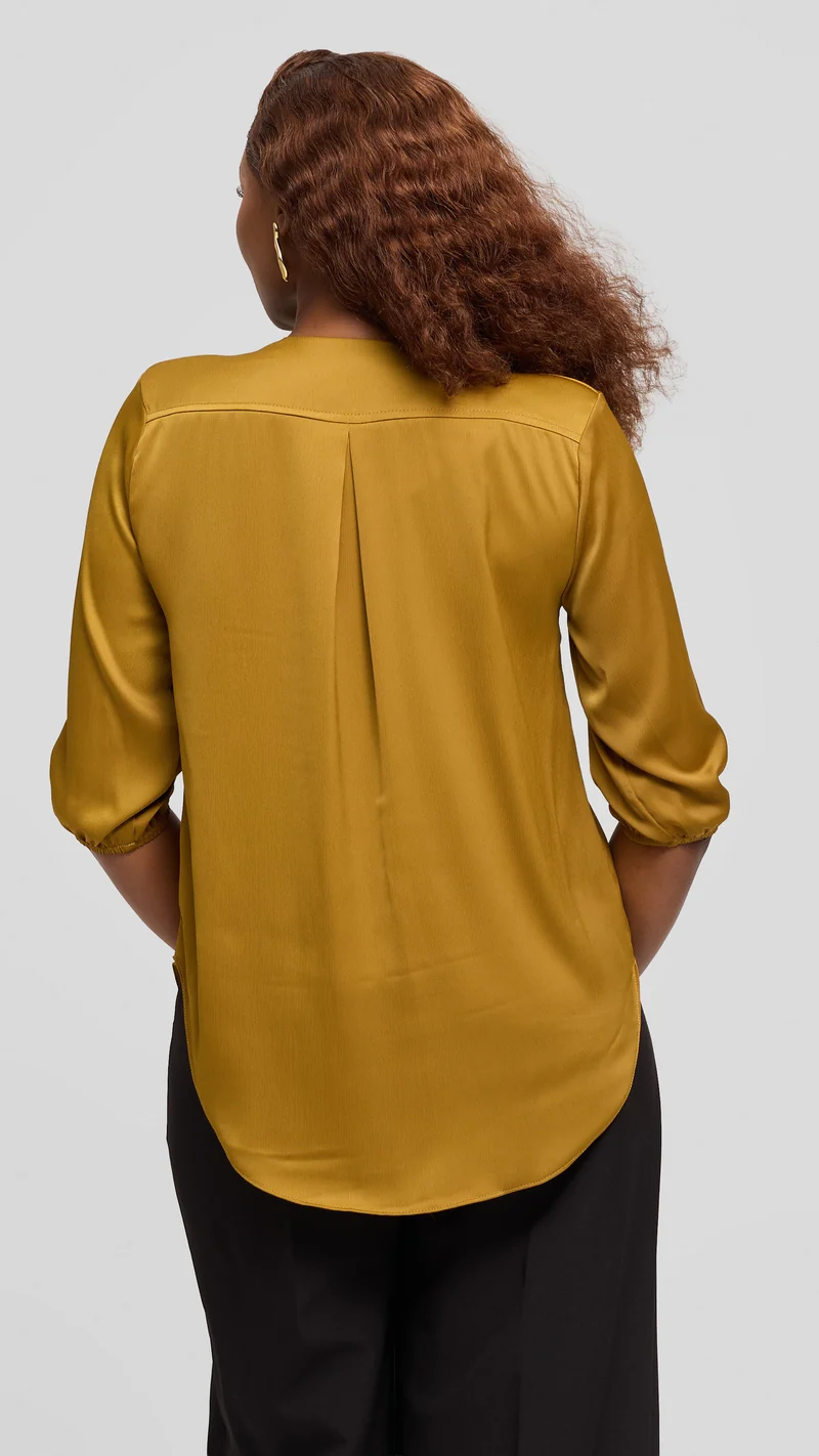 Vivo Dua Shirt in Textured Satin - Dark Olive
