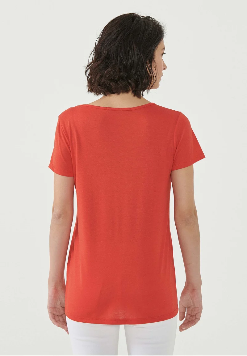 T-Shirt aus REPREVE® und LENZING™ ECOVERO™