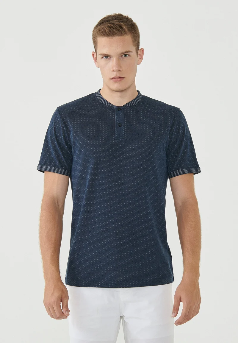 Henley-Shirt aus Bio-Baumwolle mit Punktmuster