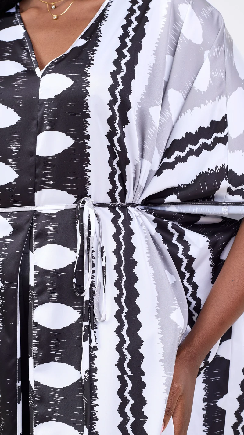 Vivo Essi Front Slit Maxi Top - White / Black Print