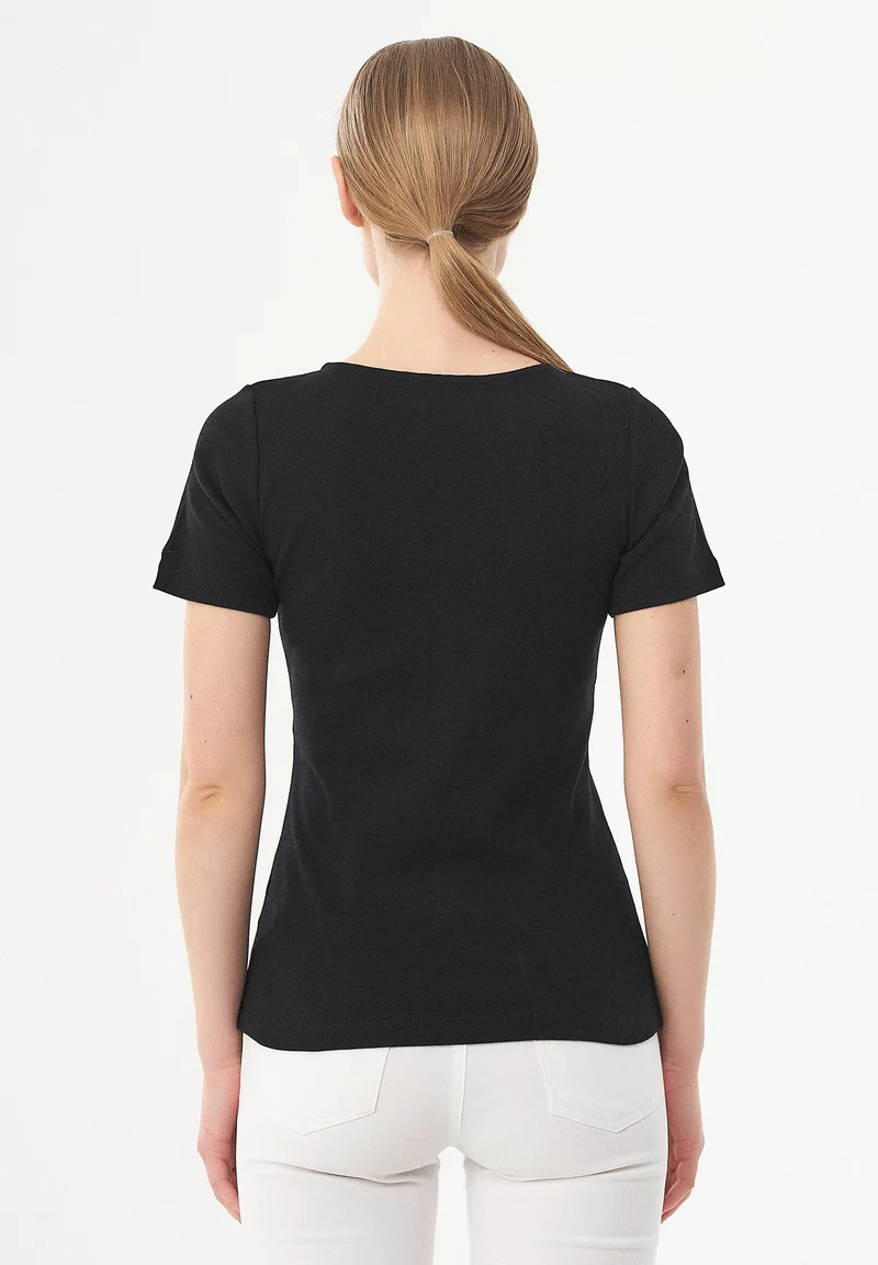 Geripptes T-Shirt aus Bio-Baumwolle mit V-Ausschnitt