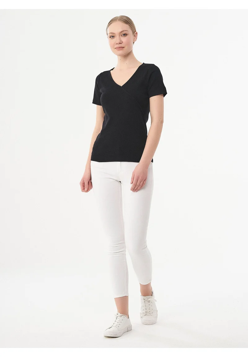 Geripptes T-Shirt aus Bio-Baumwolle mit V-Ausschnitt