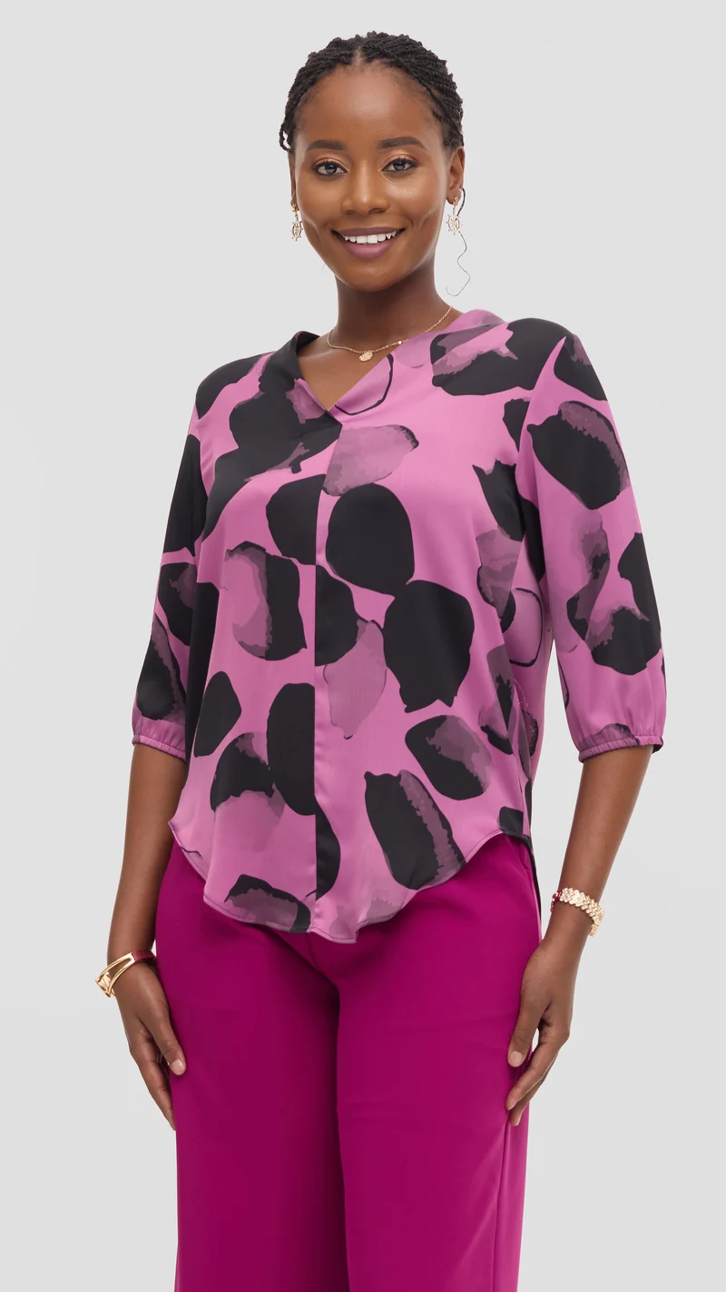 Vivo Dua 3/4 Sleeved V-Neck Shirt in Satin - Lilac / Black Arisi Print