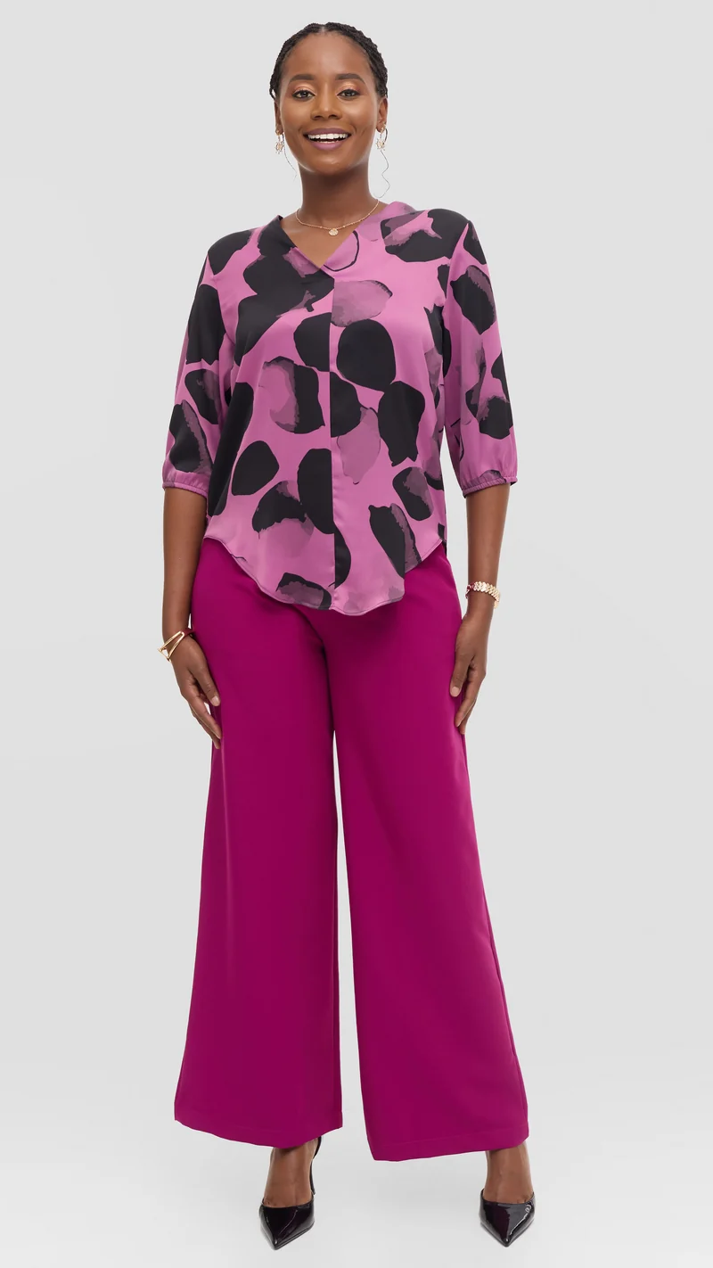 Vivo Dua 3/4 Sleeved V-Neck Shirt in Satin - Lilac / Black Arisi Print