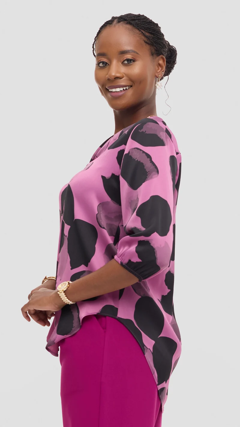Vivo Dua 3/4 Sleeved V-Neck Shirt in Satin - Lilac / Black Arisi Print