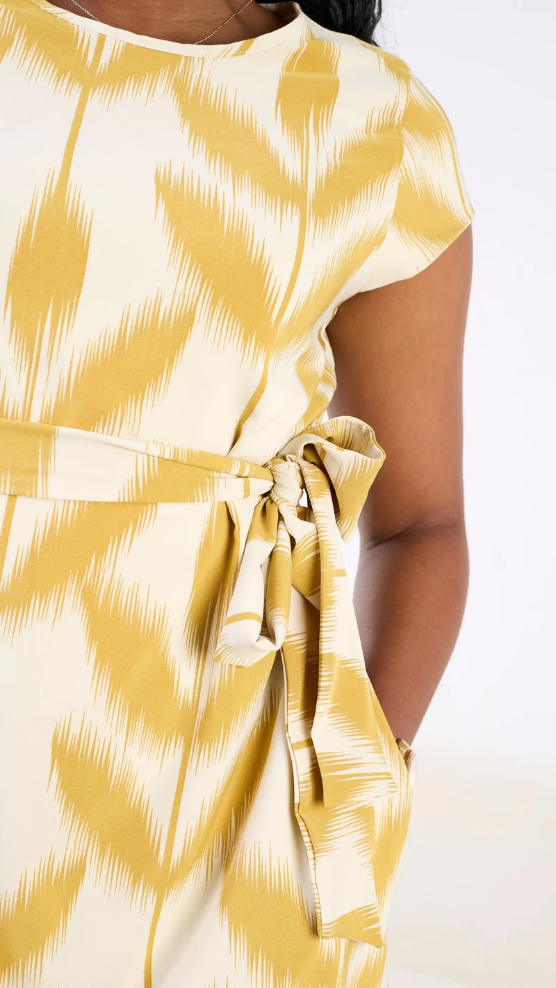 Vivo Basic Cap Sleeve Tent Knee Length Dress - Off white / Light Mustard Print