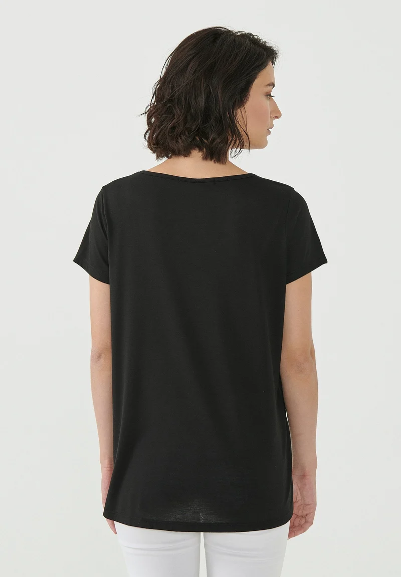 T-Shirt aus REPREVE® und LENZING™ ECOVERO™