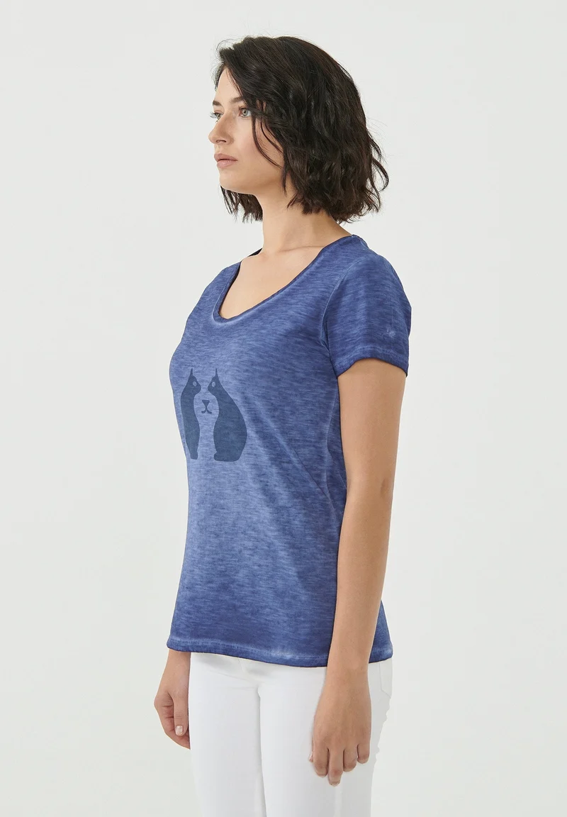 Garment Dyed T-Shirt aus Bio-Baumwolle mit Katzen-Print