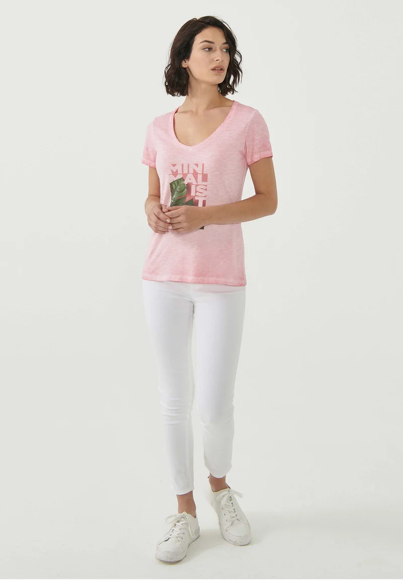 Garment Dyed T-Shirt aus Bio-Baumwolle mit Print