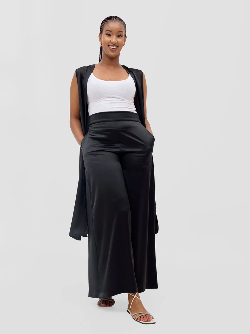 Vivo Meli Sleeveless Coat - Black