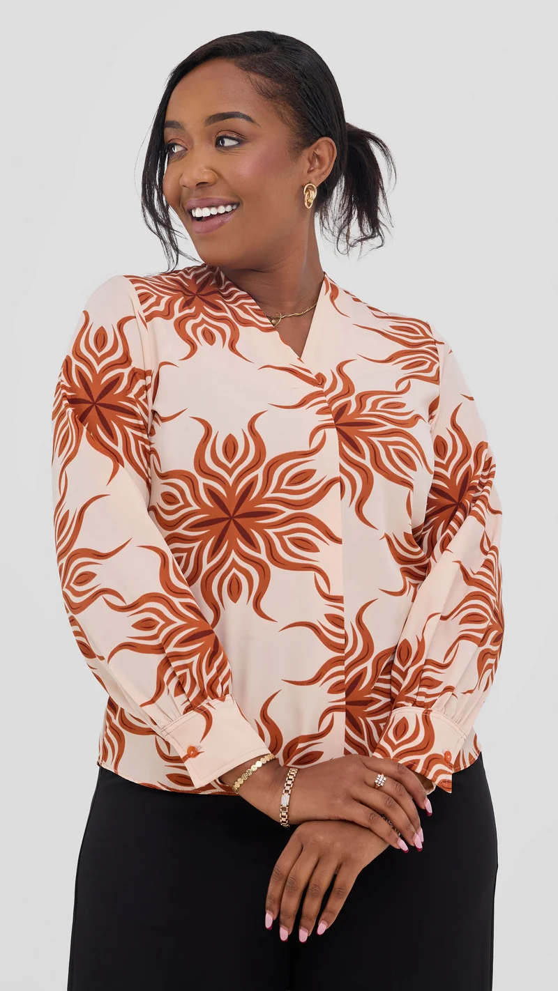 Vivo Ajani V-Neck Top in Crepe - Peach / Tan Print
