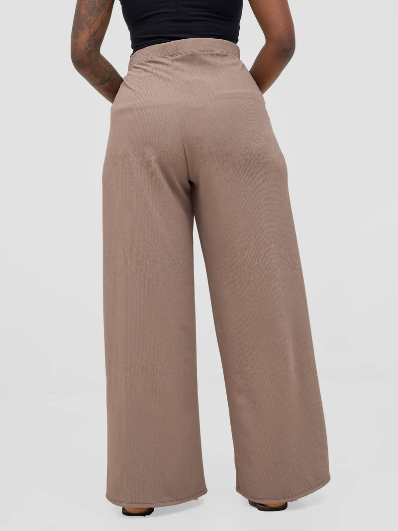 Vivo Chela Wide Leg Pants in Stretch Rib - Dark Taupe