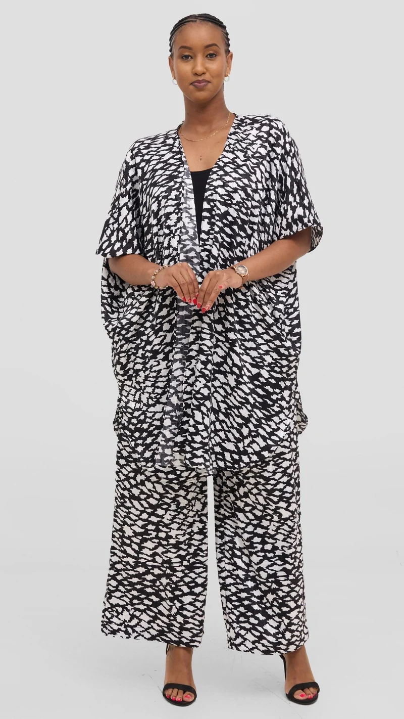 Vivo Samira Wide Satin Kimono - White / Black Print