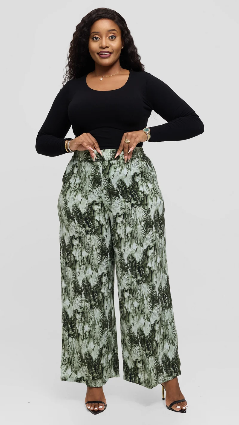 Vivo Maisha Straight Leg Pants in Crepe - Black / Olive Print