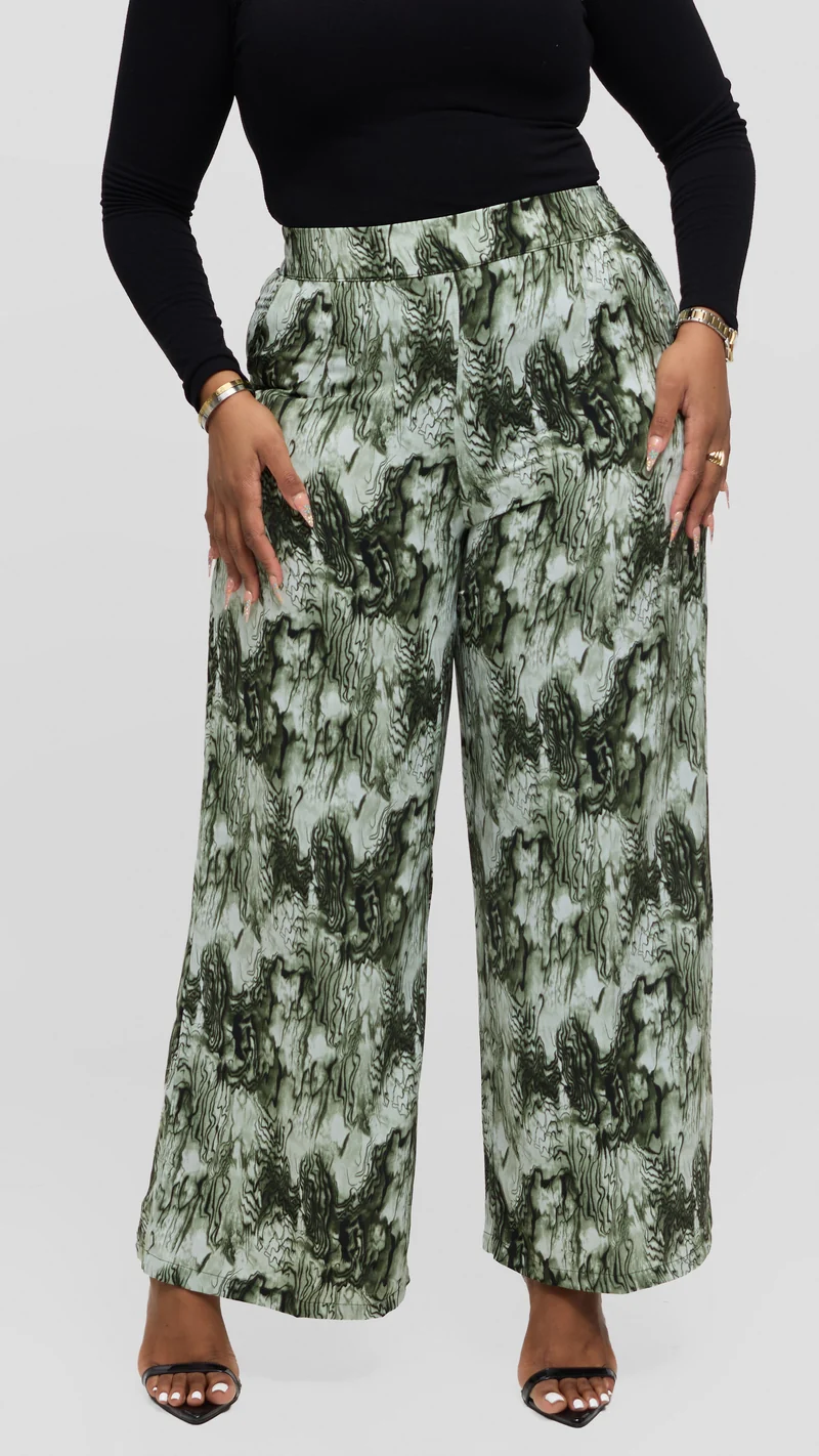 Vivo Maisha Straight Leg Pants in Crepe - Black / Olive Print