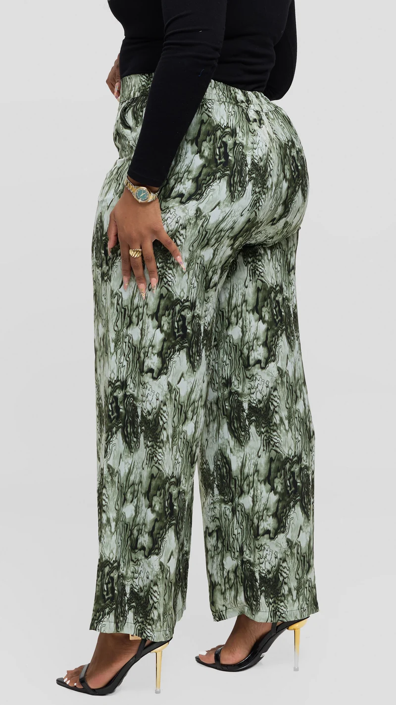 Vivo Maisha Straight Leg Pants in Crepe - Black / Olive Print