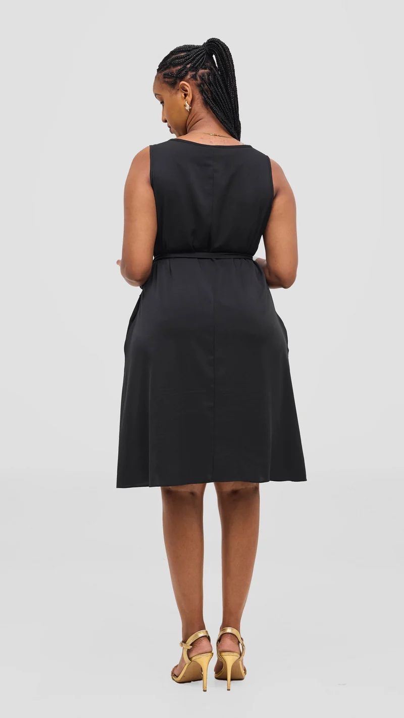 Vivo Basic Sleeveless Tent Dress in Crepe - Black