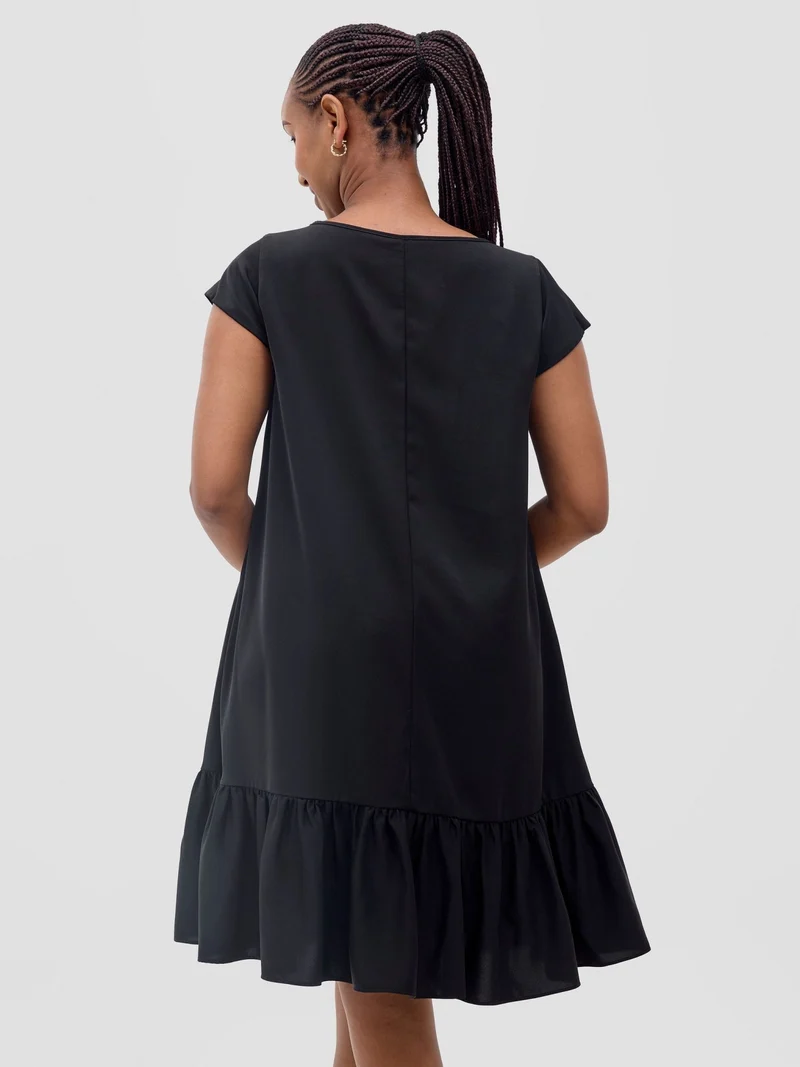 Vivo Dalia Cap Sleeve Gathered Tent Dress in Crepe - Black