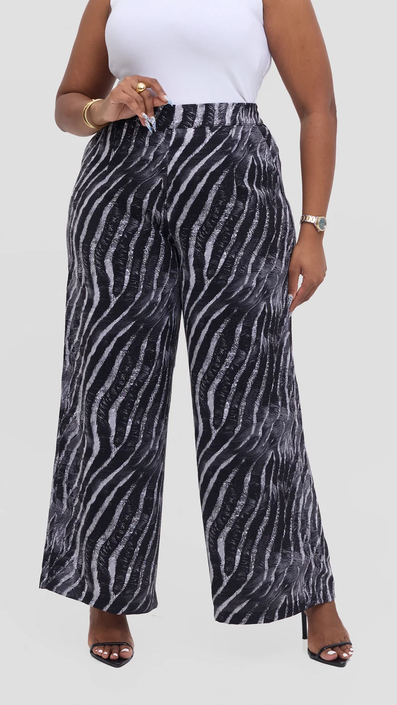 Vivo Maisha Straight Leg Pants in Crepe - Black / Grey Print