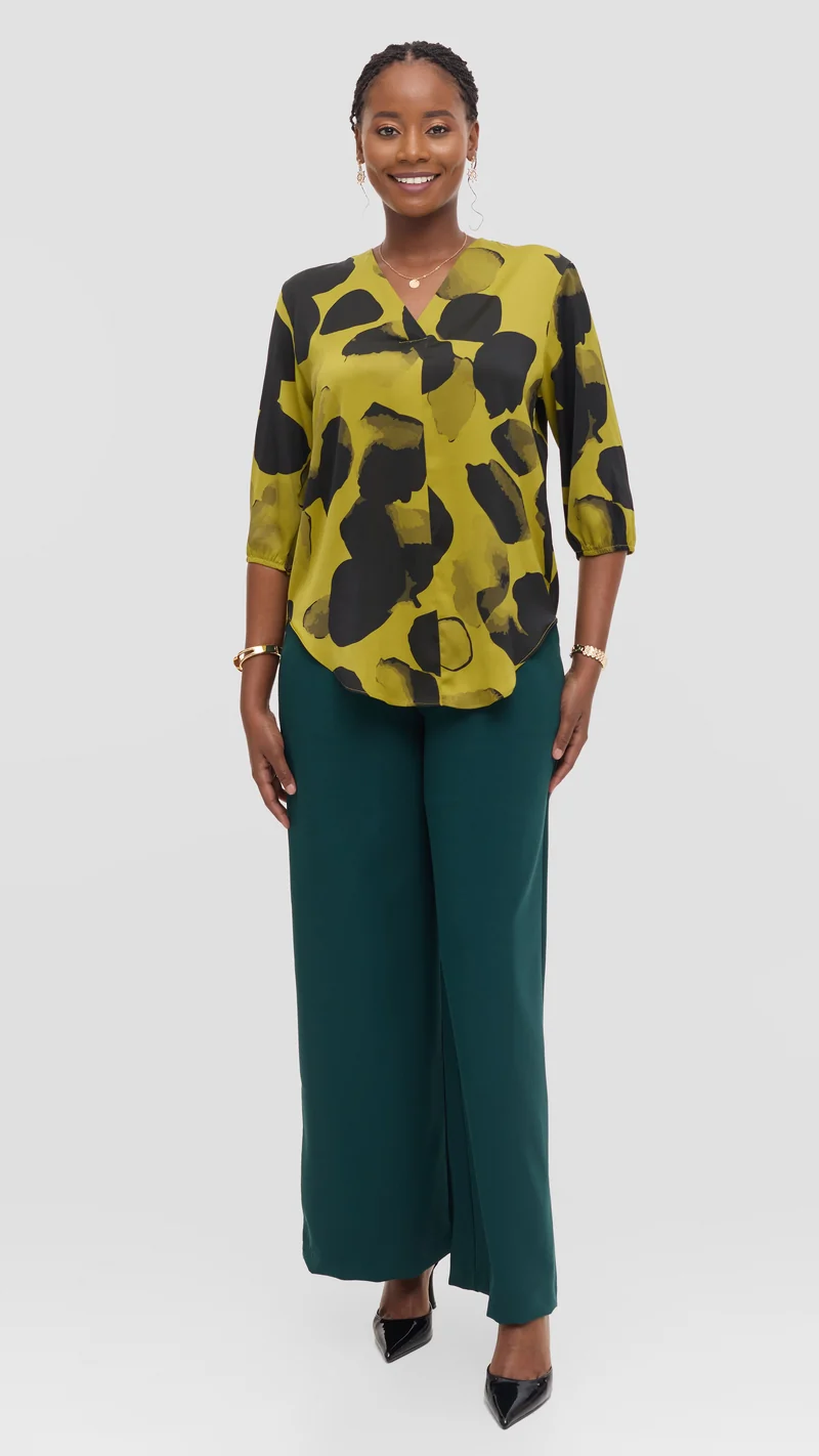 Vivo Dua 3/4 Sleeved V-Neck Shirt in Satin - Olive / Black Arisi Print
