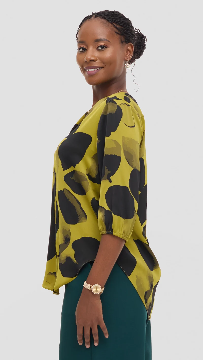 Vivo Dua 3/4 Sleeved V-Neck Shirt in Satin - Olive / Black Arisi Print